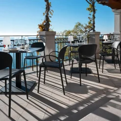 Chaise De Jardin*Abby Connubia® Chaise de jardin italienne empilable en polypropylène recyclé sans accoudoirs