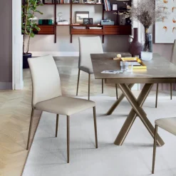 Chaise De Salle à Manger*Atlas Connubia© Chaise contemporaine en simili avec dossier flexible