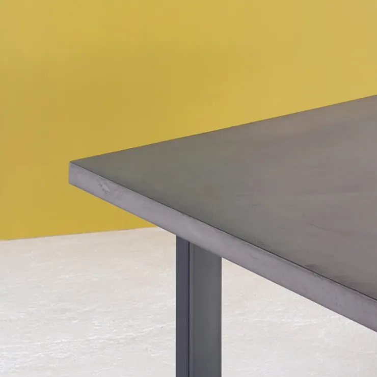 Neoh Table De Salle à Manger*Eternelle Table industrielle française en béton ciré pieds traîneau