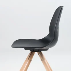 Chaise De Cuisine|Chaise De Salle à Manger*VictoireChaise design en polypropylène noir avec pieds en bois